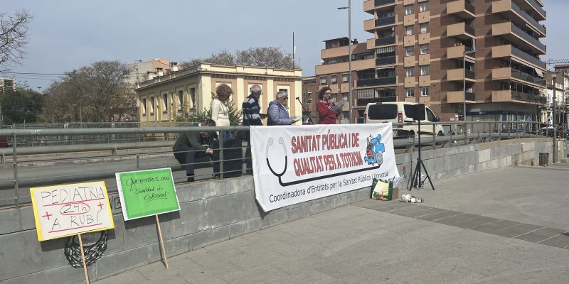Miembros de la Coordinadora leyendo el manifiesto. Foto: Pablo Sánchez-Montañés